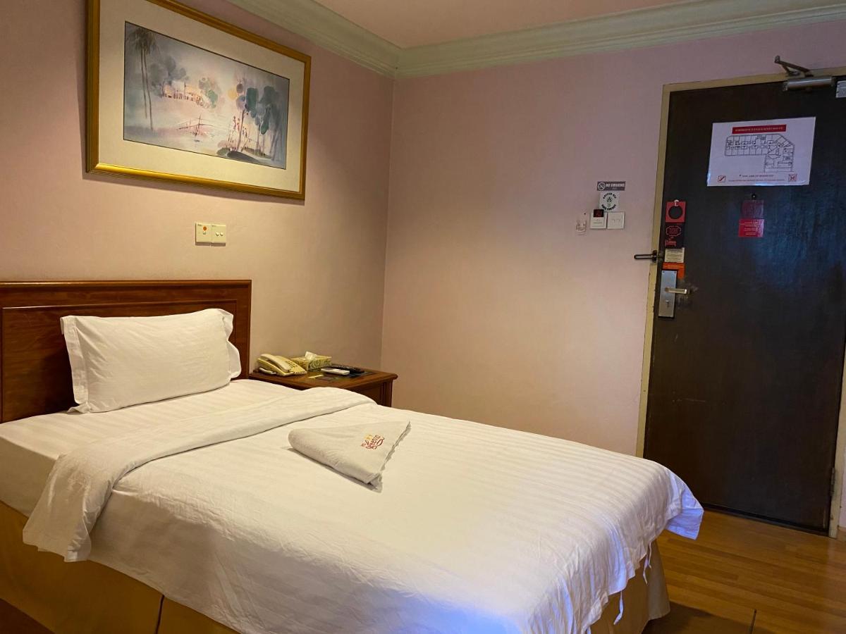 Hotel Deleeton Kota Kinabalu Exteriör bild