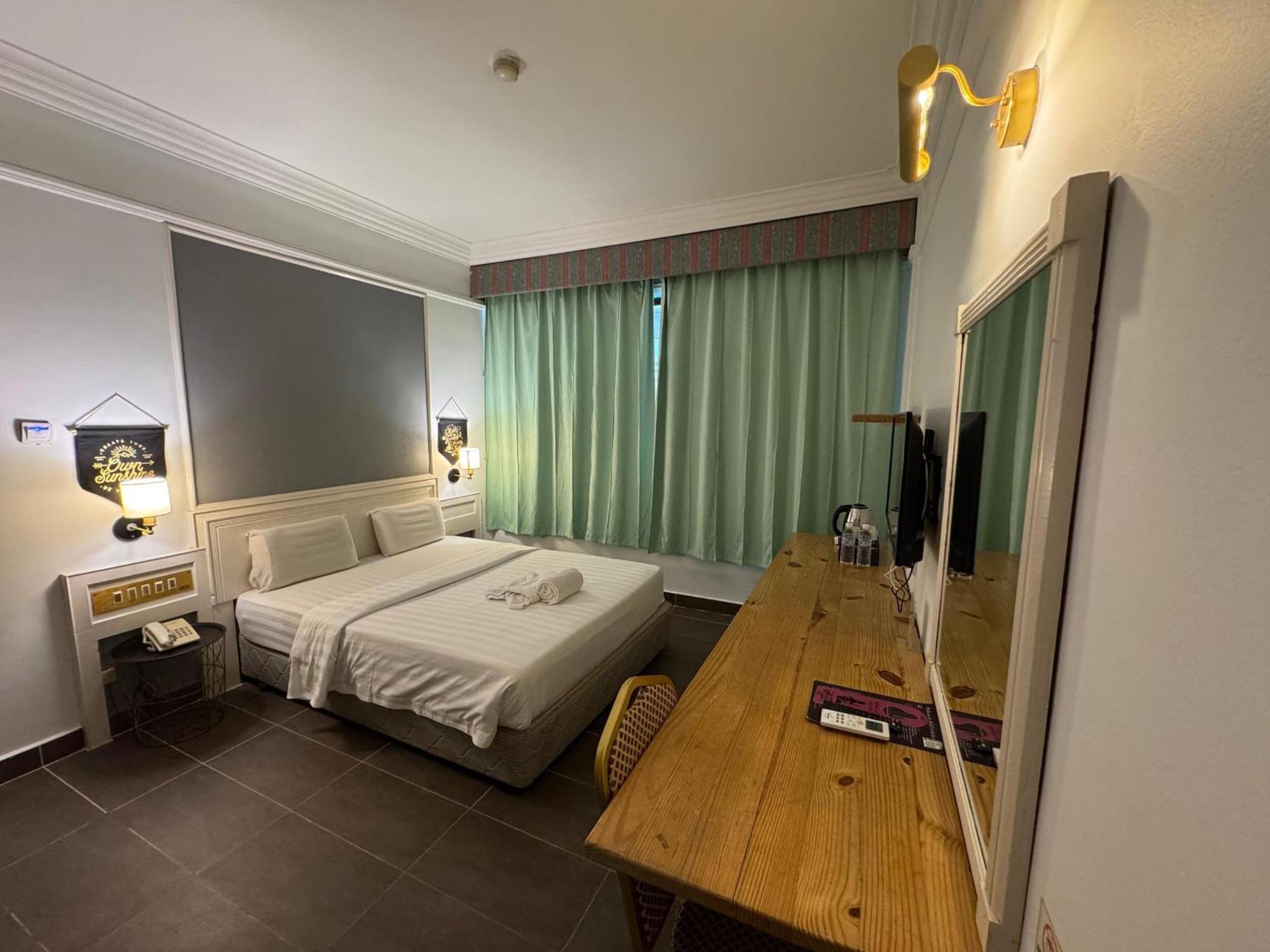 Hotel Deleeton Kota Kinabalu Exteriör bild