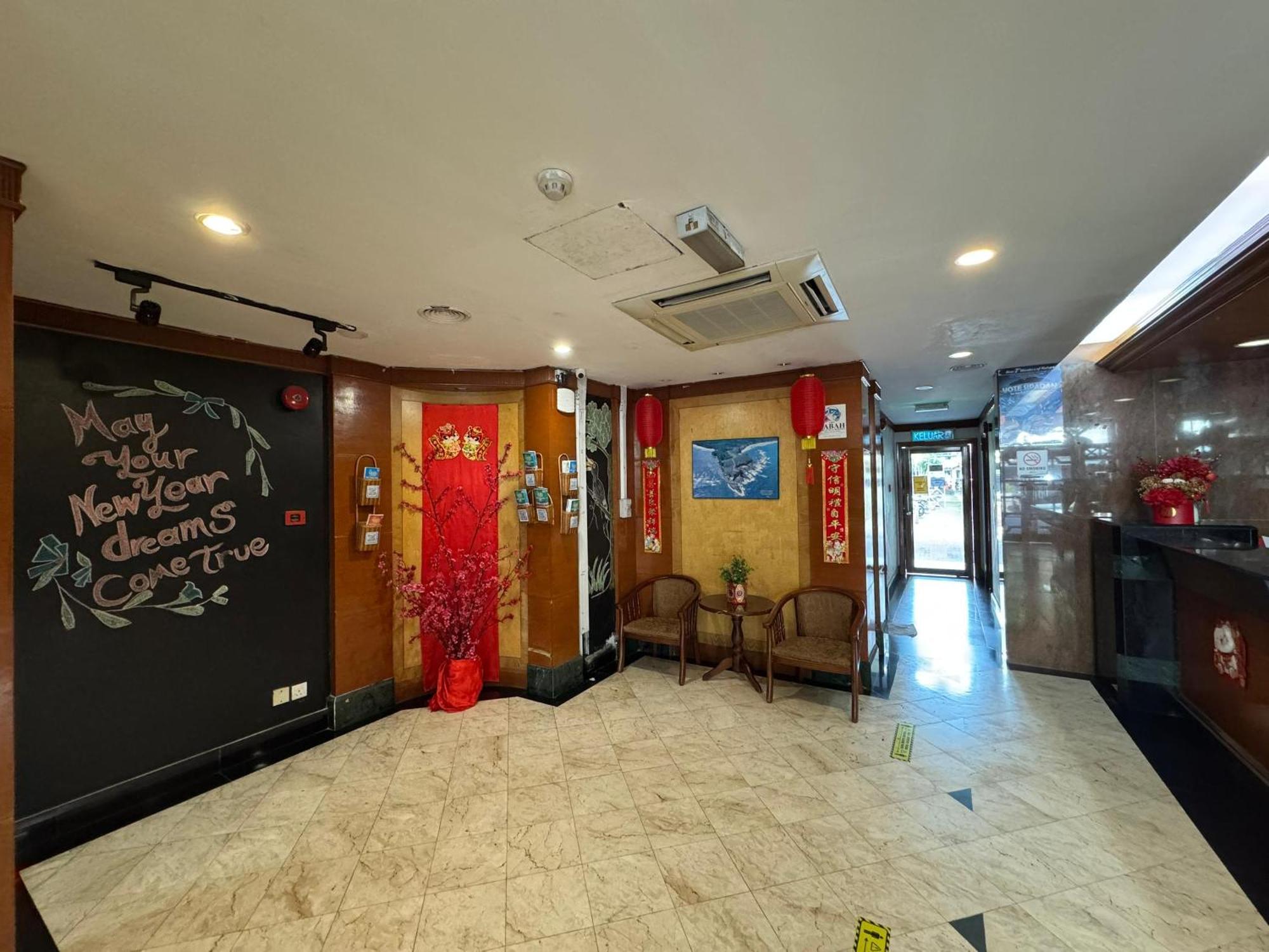 Hotel Deleeton Kota Kinabalu Exteriör bild