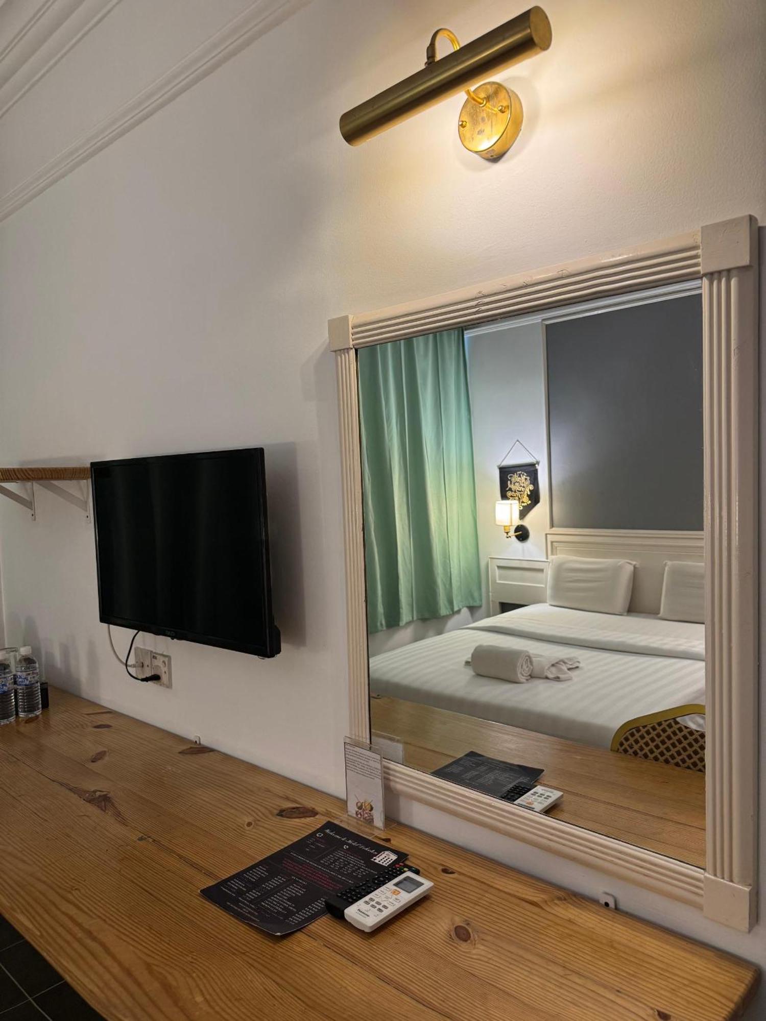 Hotel Deleeton Kota Kinabalu Exteriör bild