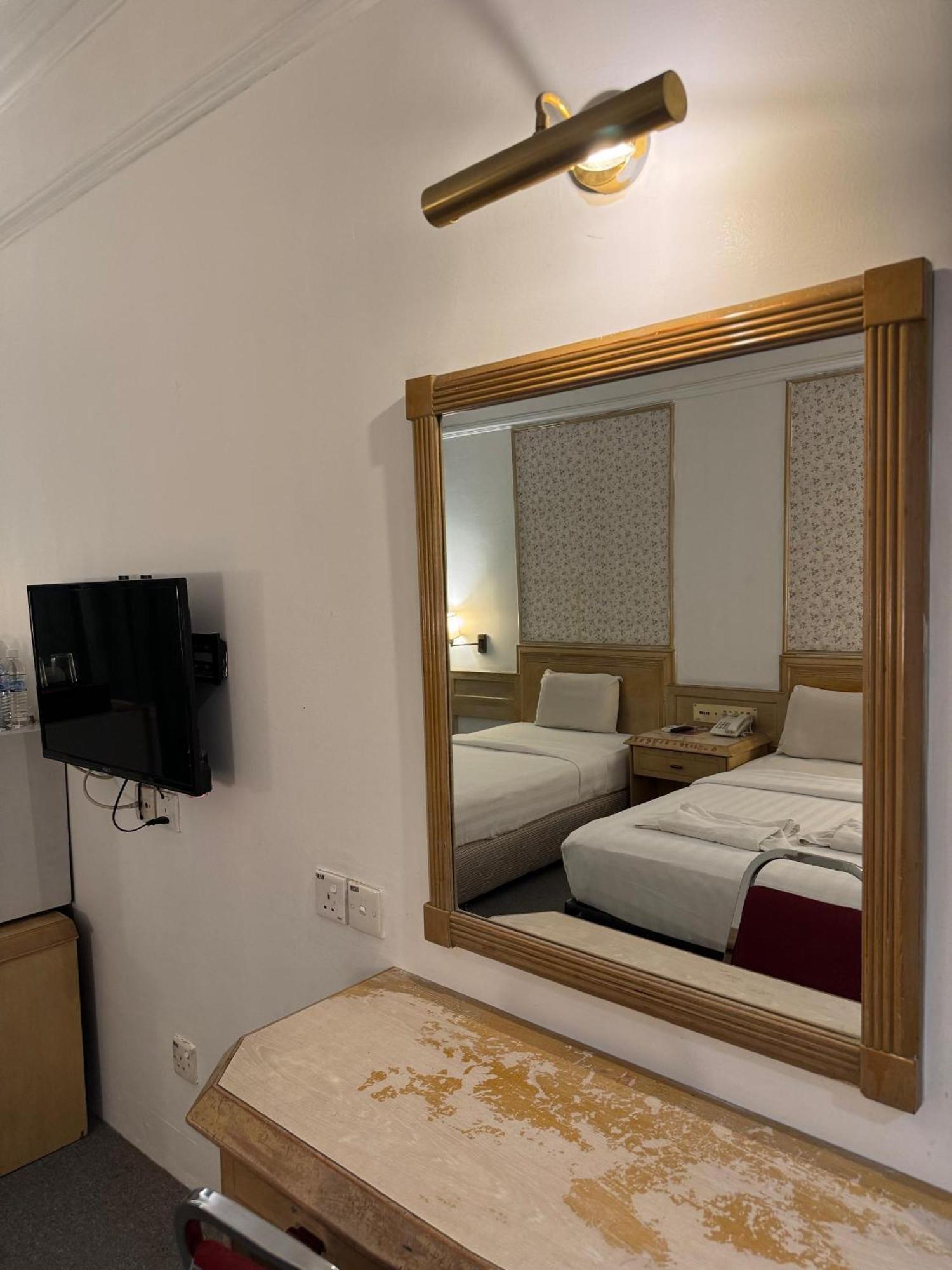 Hotel Deleeton Kota Kinabalu Exteriör bild