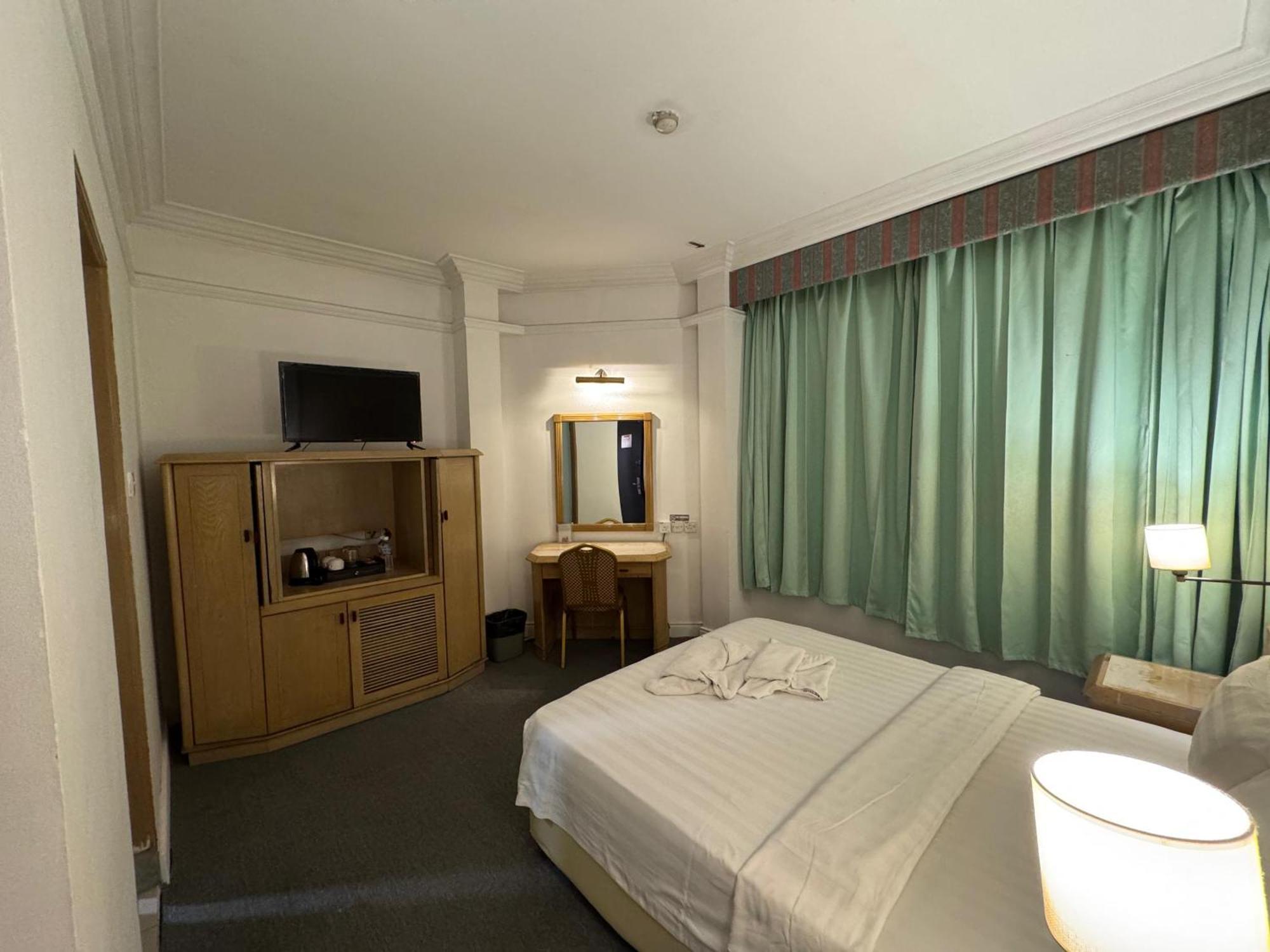 Hotel Deleeton Kota Kinabalu Exteriör bild