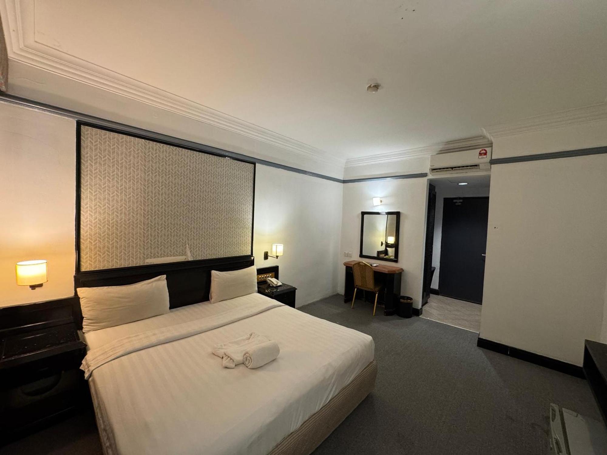 Hotel Deleeton Kota Kinabalu Exteriör bild