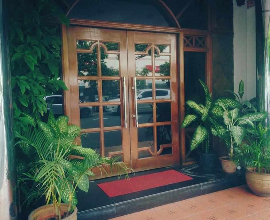 Hotel Deleeton Kota Kinabalu Exteriör bild
