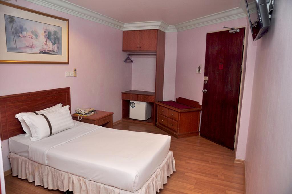 Hotel Deleeton Kota Kinabalu Exteriör bild