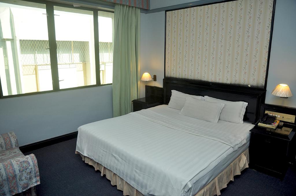 Hotel Deleeton Kota Kinabalu Exteriör bild