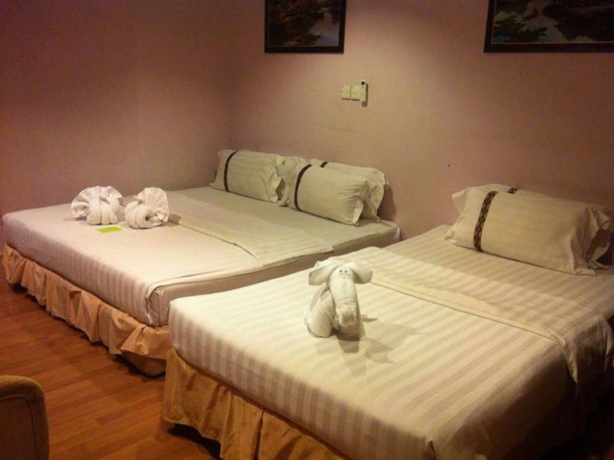 Hotel Deleeton Kota Kinabalu Exteriör bild