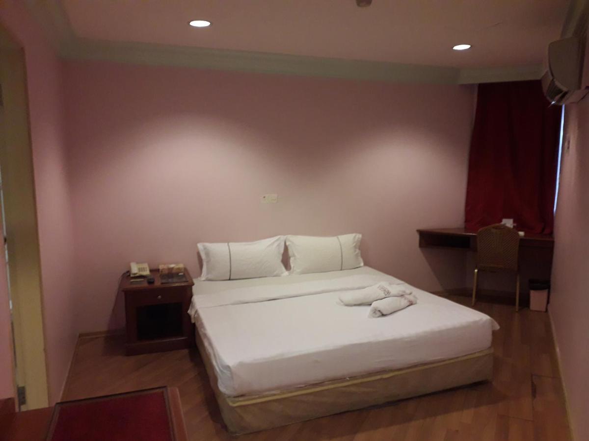 Hotel Deleeton Kota Kinabalu Exteriör bild