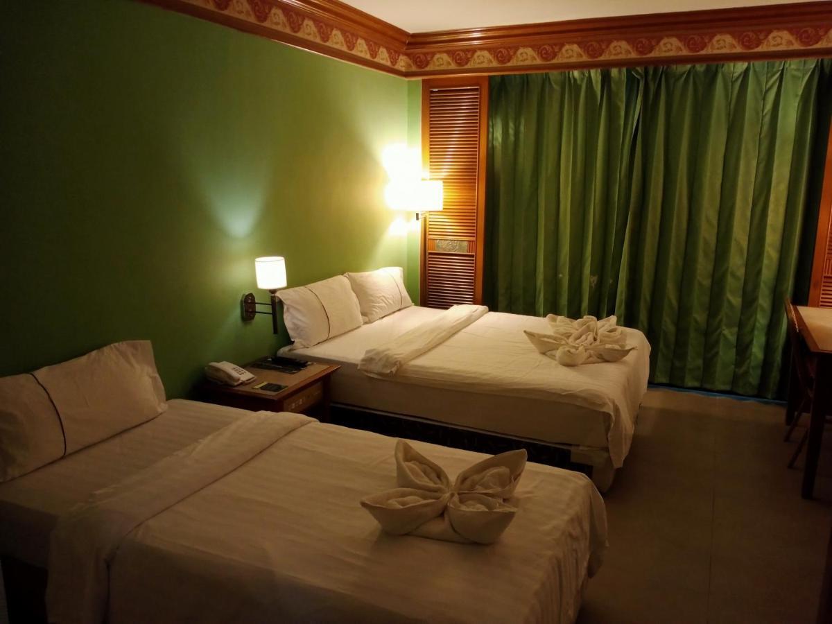 Hotel Deleeton Kota Kinabalu Exteriör bild