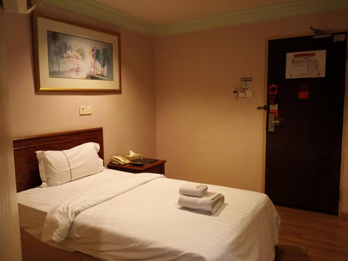 Hotel Deleeton Kota Kinabalu Exteriör bild